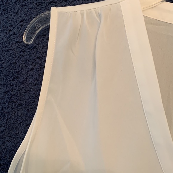 V Neck Sleeveless White Blouse/Top - Picture 4 of 5